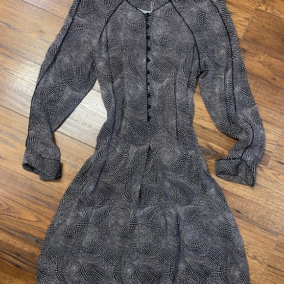 Equipment Femme Long Sleeved Mini Black & white Polka dot Dress Size 8 Button - Picture 1 of 9